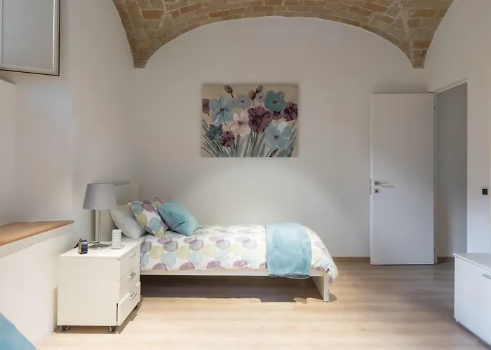 Amazing 4 Bedrooms With Garden Roma