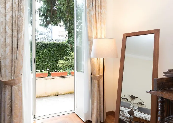 Amazing 4 Bedrooms With Garden Roma